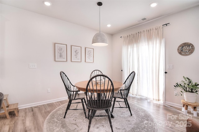 dining space with recessed lighting, visible vents, light wood-style flooring, and baseboards