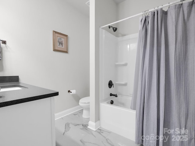 full bathroom with shower / tub combo with curtain, vanity, and toilet