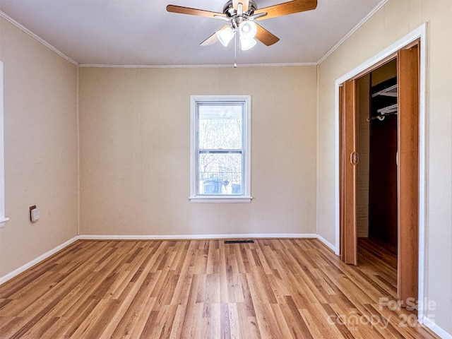 empty room featuring crown molding, ceiling fan, and light hardwood / wood-style flooring