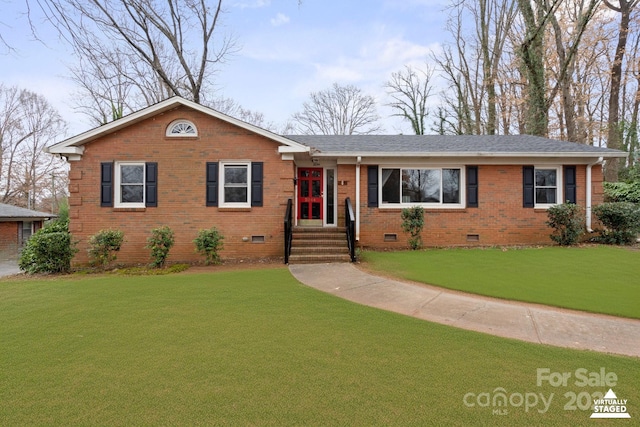 single story home featuring a front lawn