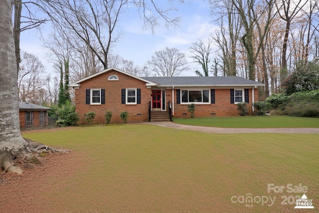 ranch-style house featuring a front yard