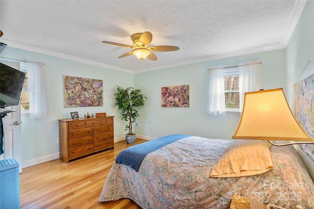 bedroom featuring crown molding, light hardwood / wood-style flooring, a textured ceiling, and ceiling fan