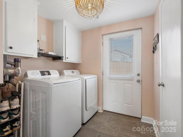 washroom with cabinet space, baseboards, and independent washer and dryer