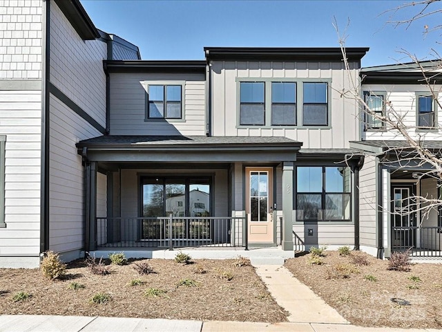 townhome / multi-family property featuring a porch