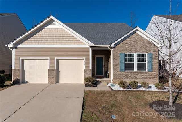 craftsman house featuring a garage