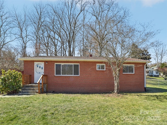 single story home featuring brick siding and a front lawn