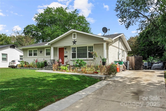 view of front of home with a front lawn