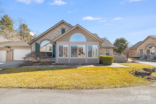 view of front facade featuring a garage, central AC, and a front lawn