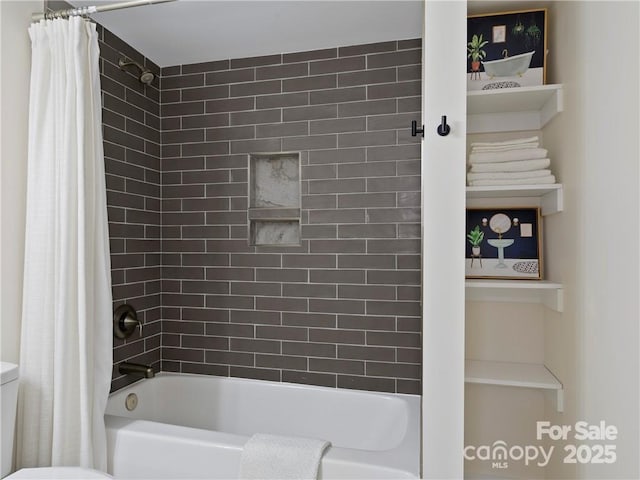 bathroom featuring shower / tub combo with curtain