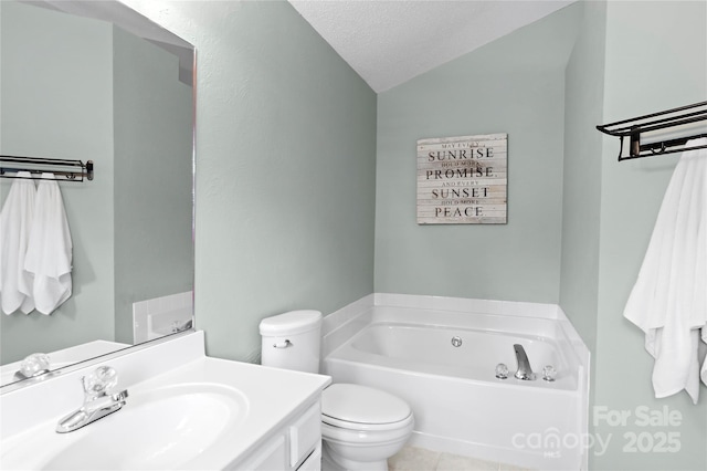 bathroom featuring lofted ceiling, toilet, a textured ceiling, vanity, and a washtub