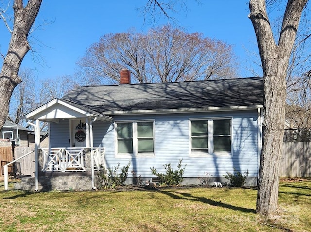 view of front of house featuring a front lawn and a porch