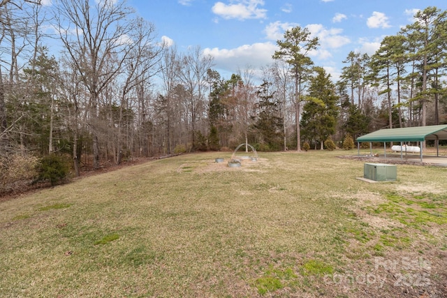 view of yard with a detached carport