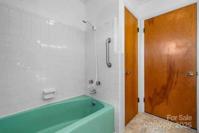 bathroom featuring shower / bathtub combination