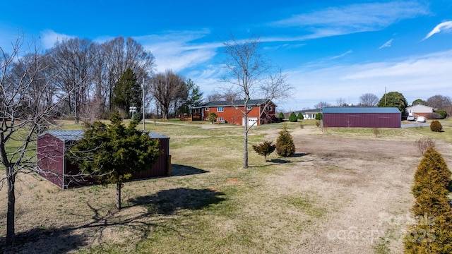 view of yard featuring a garage and driveway