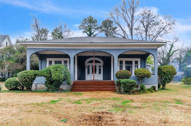 view of front of house featuring a front yard