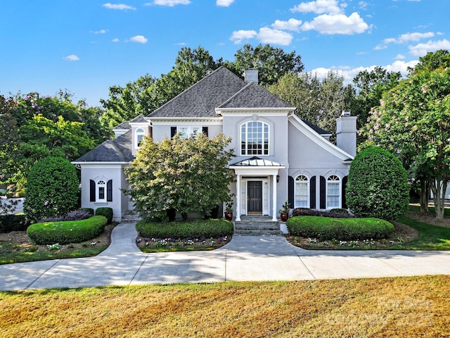 view of front of home featuring a front lawn