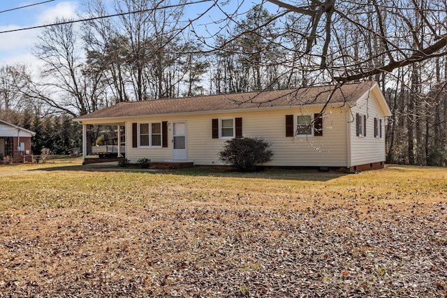 single story home with a front lawn