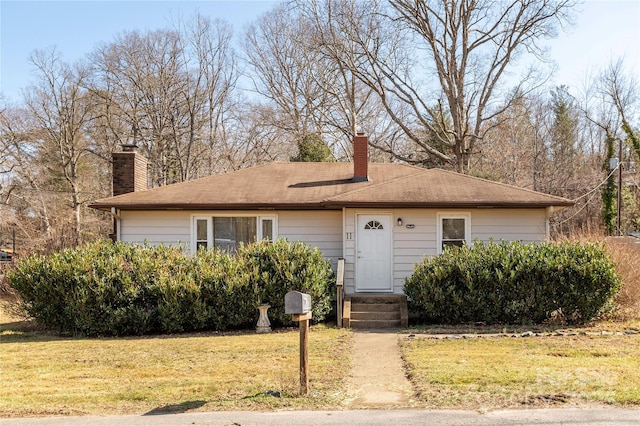 view of front of home featuring a front yard