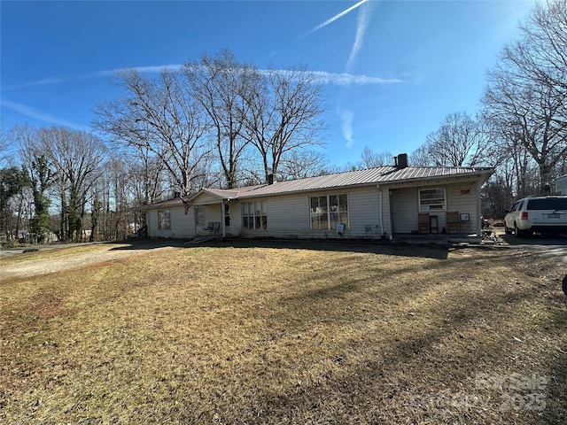 view of front of house with a front lawn