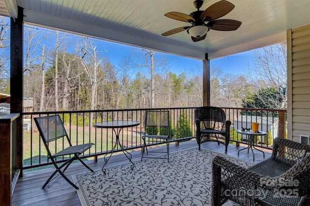 sunroom featuring ceiling fan