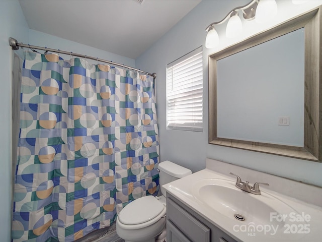 bathroom with a shower with curtain, vanity, and toilet