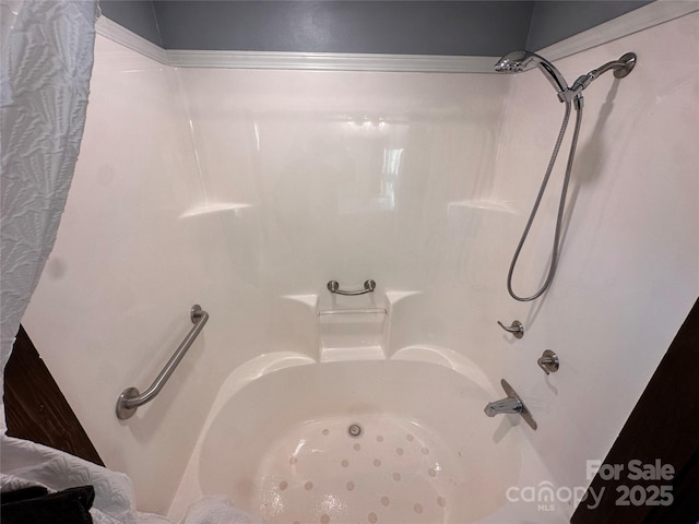 bathroom featuring shower / bathing tub combination