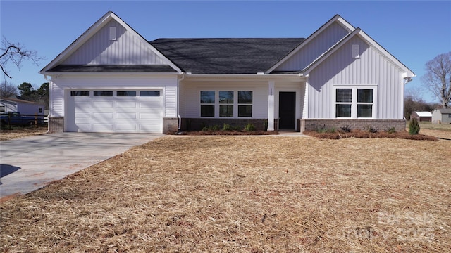 view of front facade with a garage