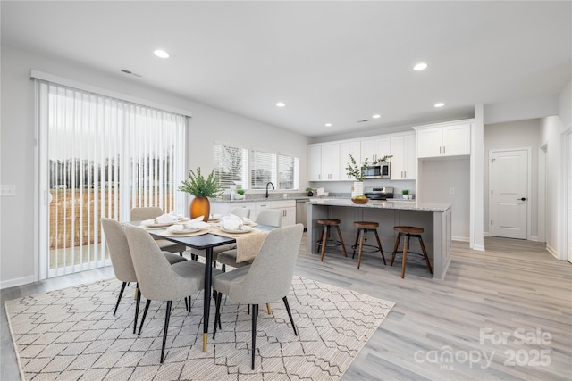 dining space with recessed lighting, visible vents, light wood finished floors, and baseboards