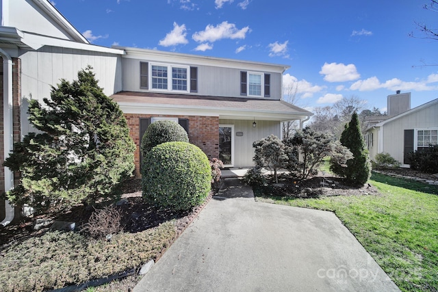 view of front property with a front lawn