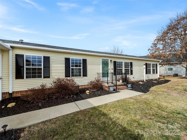 449 Riverwind Dr, Hendersonville, NC 28739 - single story home with crawl space and a front lawn