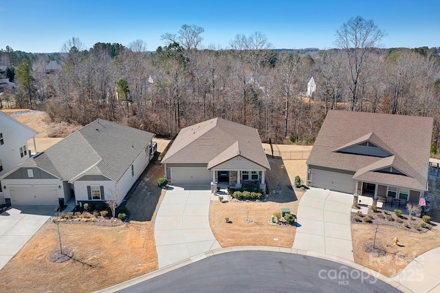 bird's eye view featuring a wooded view