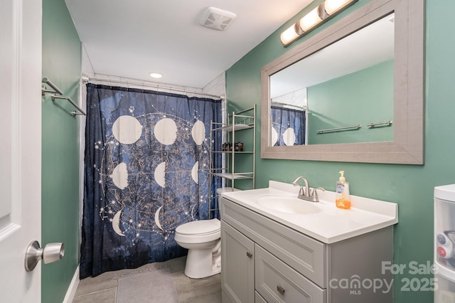 bathroom with visible vents, curtained shower, vanity, and toilet