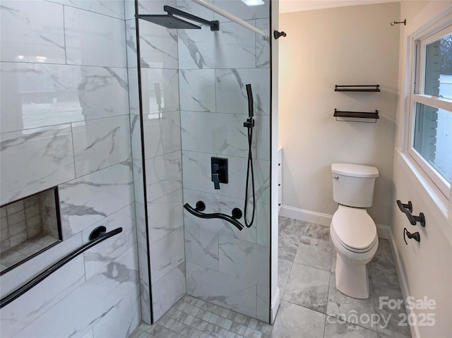 bathroom with toilet and tiled shower