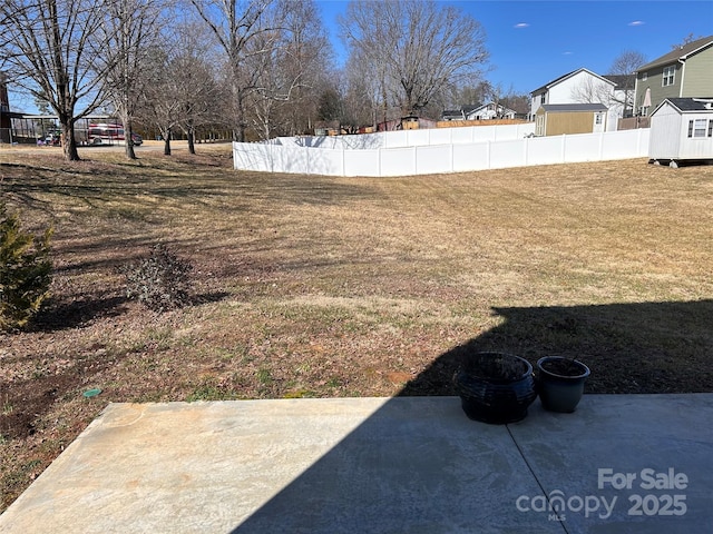 view of yard featuring a patio area