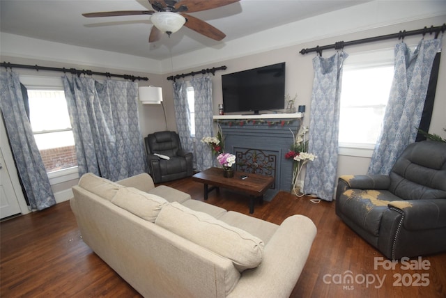 living room with dark wood-type flooring and ceiling fan