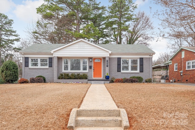 view of front facade featuring a front yard