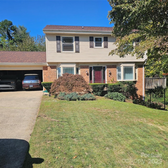 view of front of property featuring a front lawn