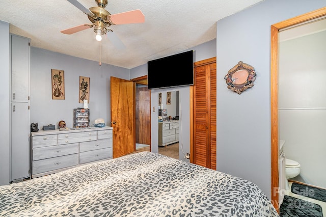 bedroom featuring ceiling fan, carpet flooring, a textured ceiling, and a closet