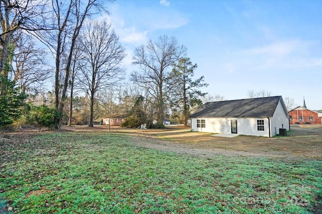 view of yard with central AC