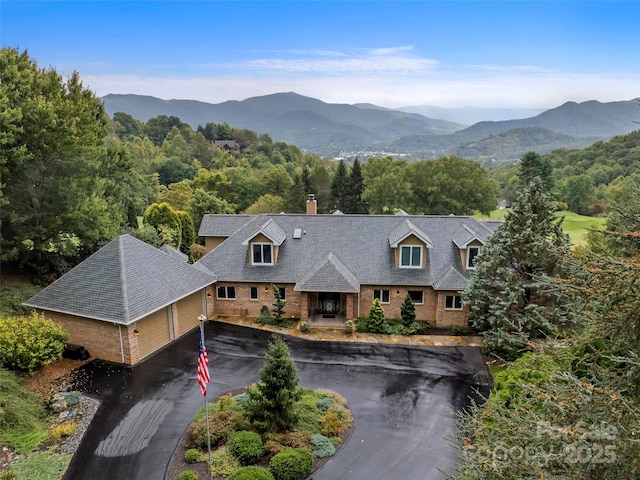 birds eye view of property featuring a mountain view