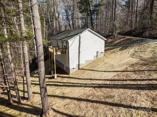 view of outdoor structure with driveway