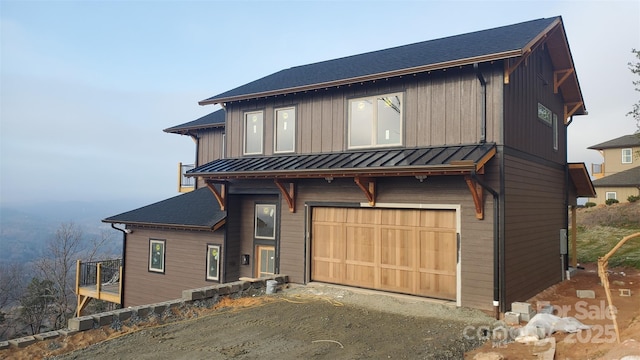 view of front facade featuring a garage