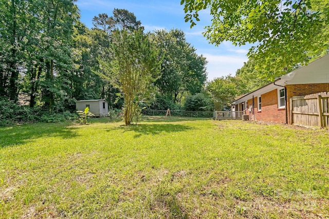 711 E John St, Matthews, NC 28105 - view of yard