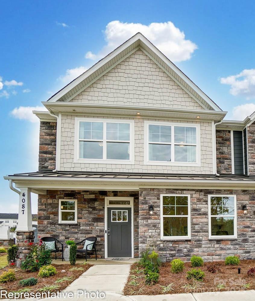 view of front of home featuring a porch