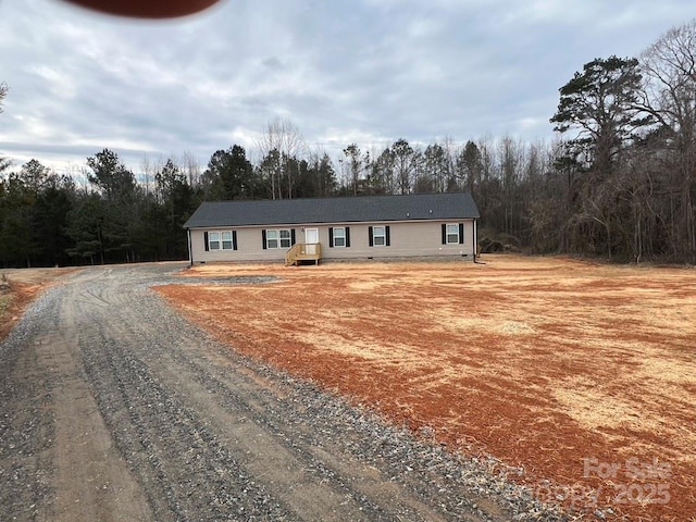 view of front facade with gravel driveway