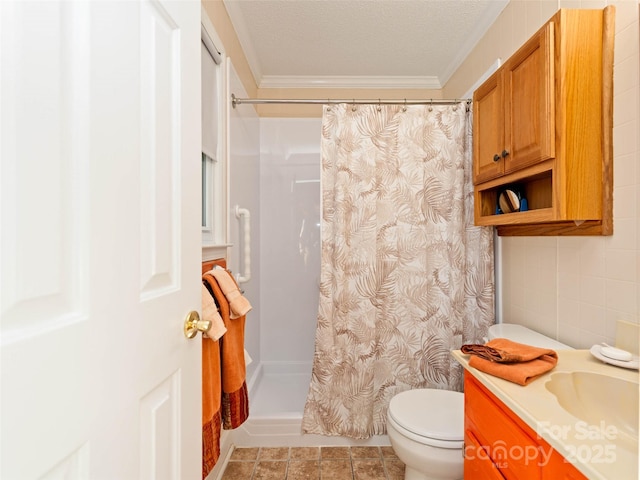 bathroom with toilet, vanity, a shower with curtain, a textured ceiling, and ornamental molding