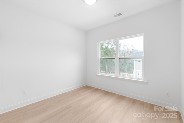 2811 New Pineola Rd, Charlotte, NC 28208 - unfurnished room with light wood-type flooring