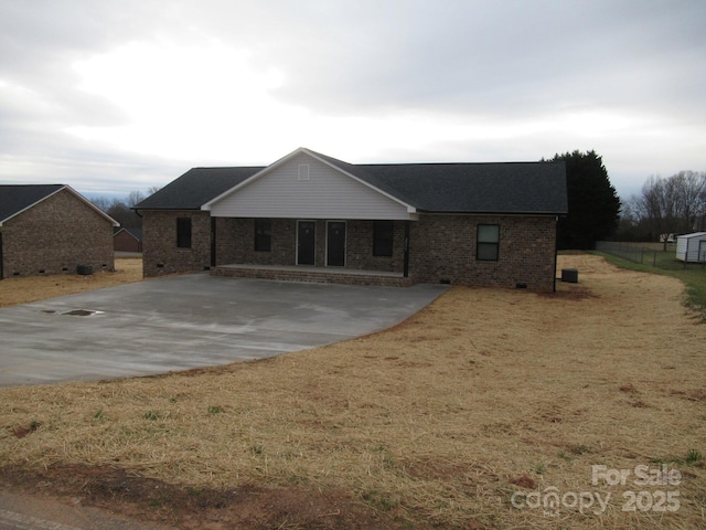 ranch-style home with a front lawn