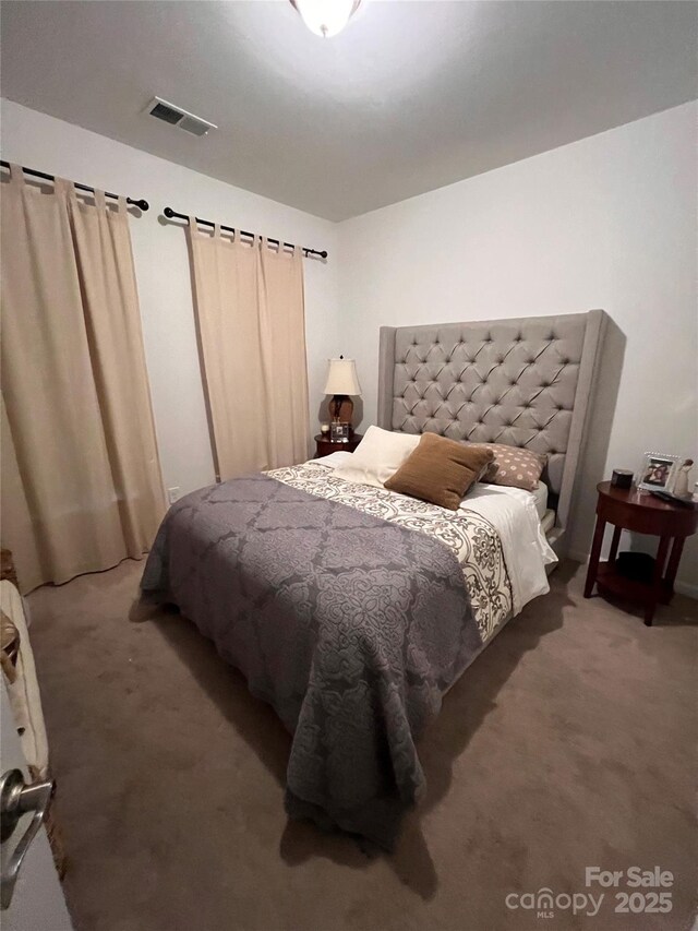 bedroom with carpet flooring