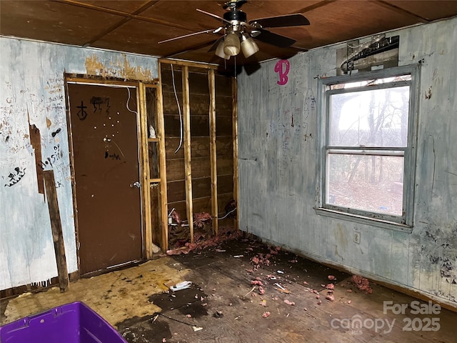 misc room featuring a ceiling fan